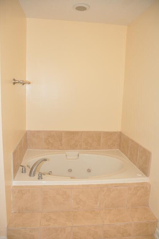 Building Photo - River Park Commons. Great Location