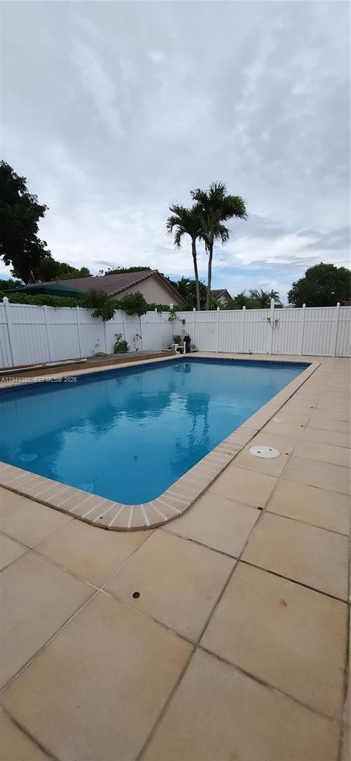 Building Photo - 14316 SW 148th Pl