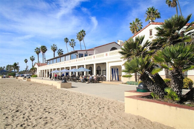 Building Photo - Total Quality Living! This private and qua...
