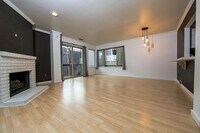 Building Photo - Spacious Pet-Friendly Condo with Parking!