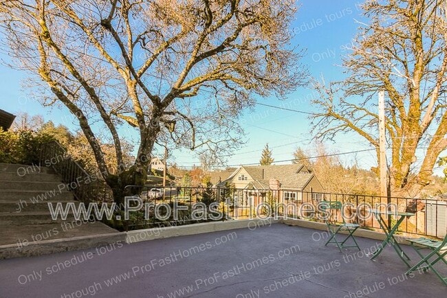 Building Photo - 616 SW Moss St