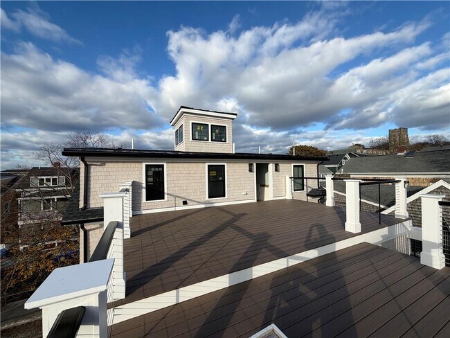 Building Photo - 9-9 Dearborn St