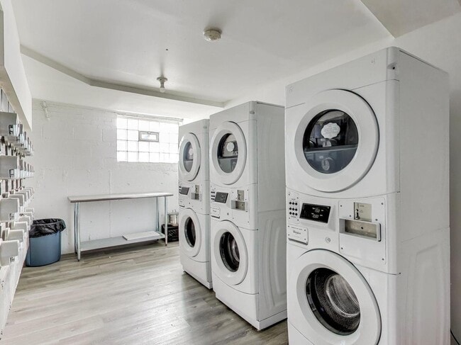 Building Photo - 7250 N Western Ave