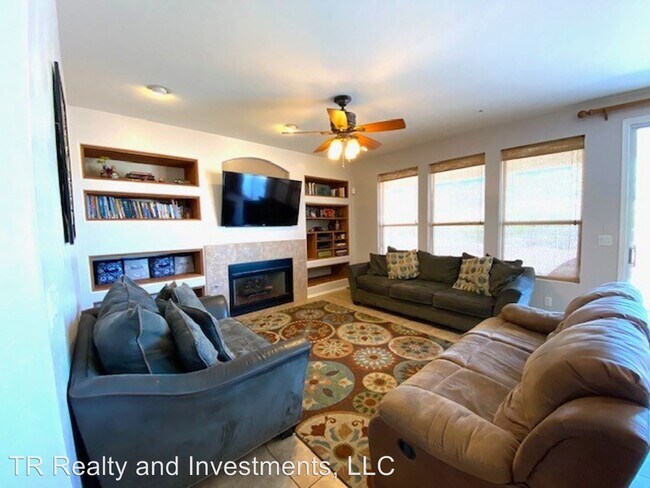 Building Photo - 5 br, 3 bath House - 372 Camino De las Casita