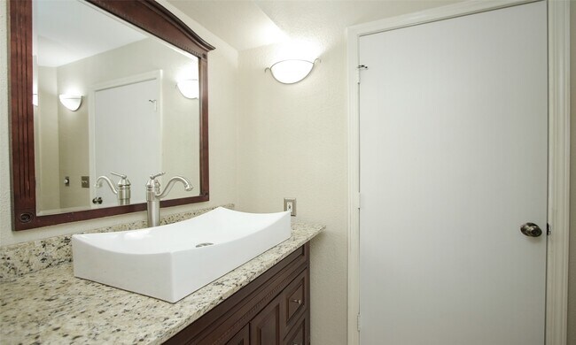 Building Photo - 4900 Floyd St