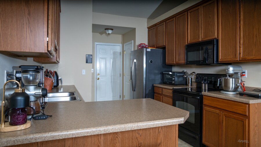 kitchen - 615 Grayhawk Cir