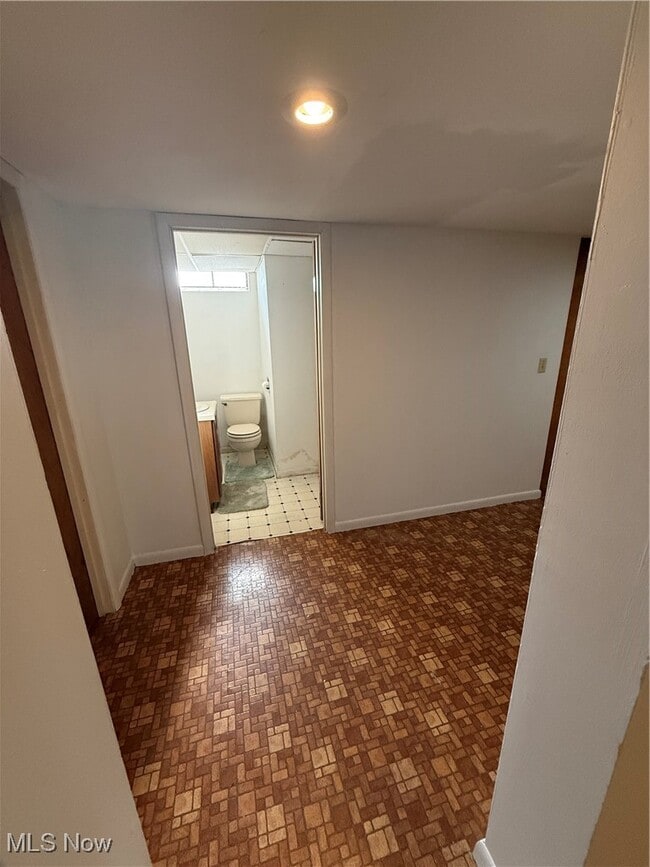 Building Photo - 964 Country Club Dr