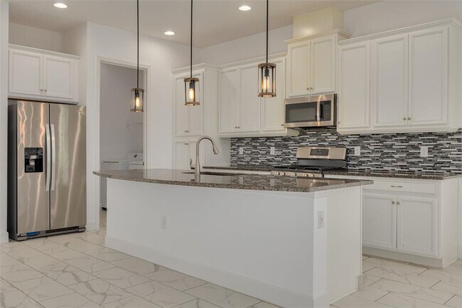 Building Photo - 7222 Paradiso Dr