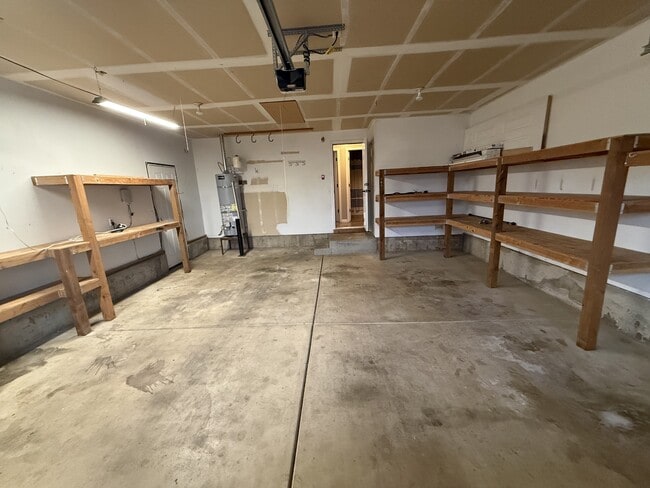 Building Photo - 624 Clearview Way