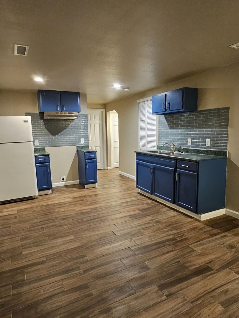 Building Photo - 1371 Xanadu St