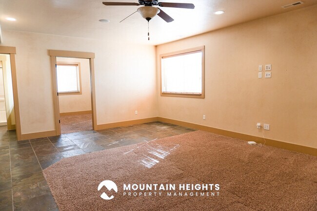 Building Photo - 4071 S Sandpiper Ln