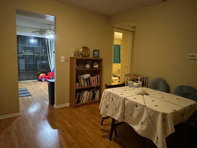 Building Photo - 1504 W Jefferson Ave