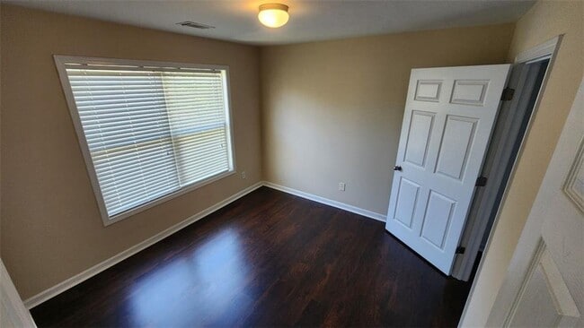 Building Photo - 5670 Winter Bluff Way NE