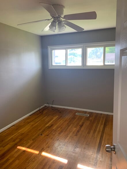 Building Photo - 3000 Shoreham Ln