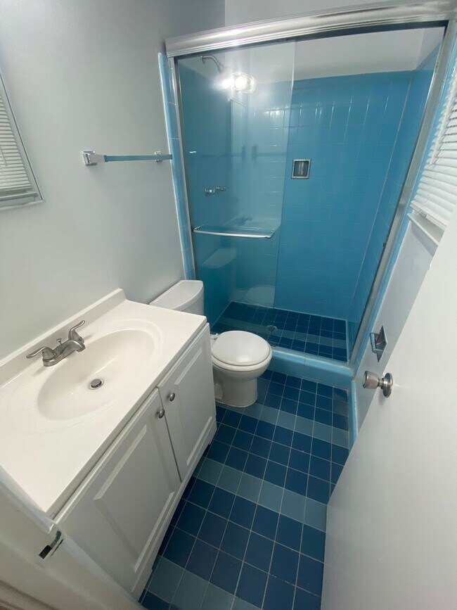 Building Photo - PRICE REDUCTION! A spacious three bedroom/...