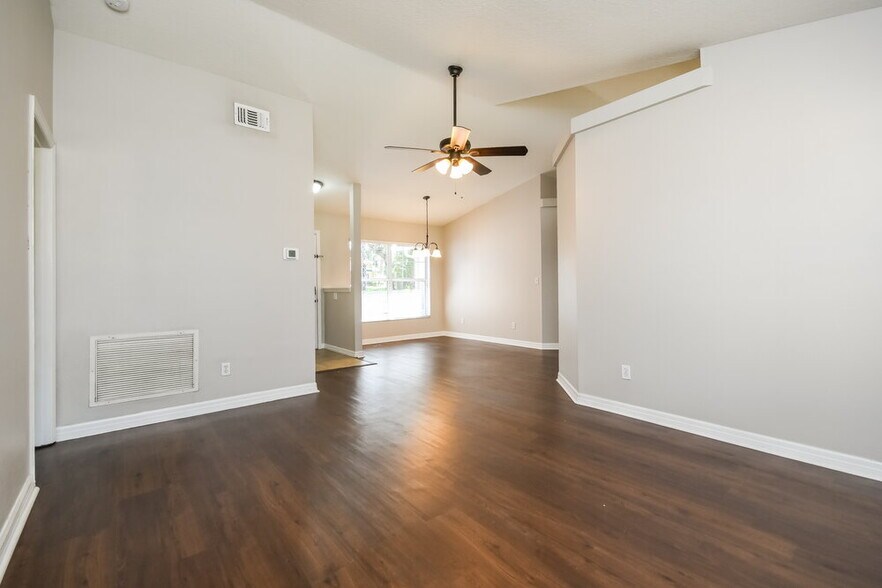 Building Photo - 15443 Margaux Dr