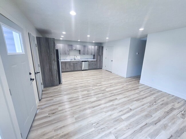 Building Photo - Attention Wood River!