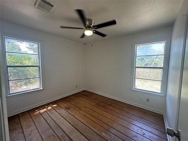 Building Photo - 209 Schirra Pl