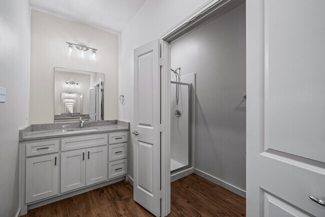 Building Photo - Gorgeous Duplex in Frenship East!