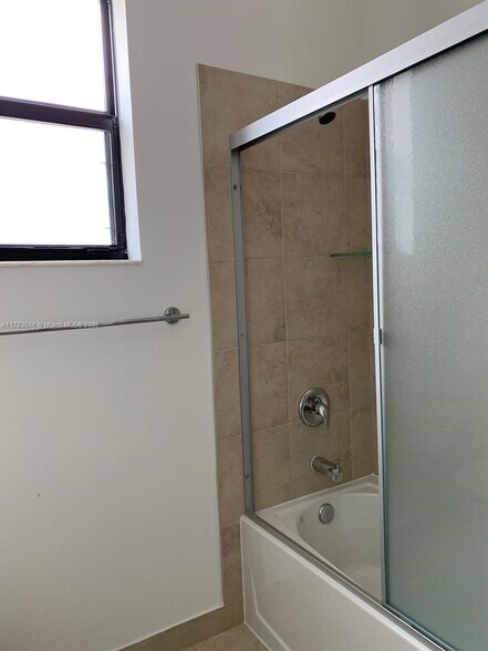 Building Photo - 1631 SW 28th St