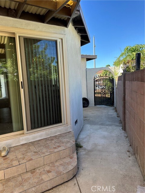Building Photo - 10742 Dorothy Ave