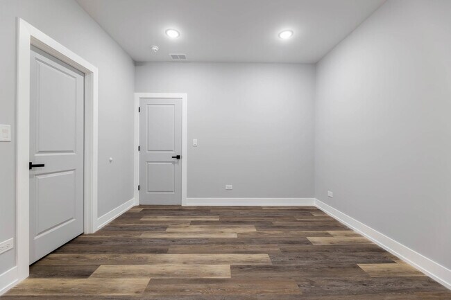 Building Photo - 5809 S Indiana Ave