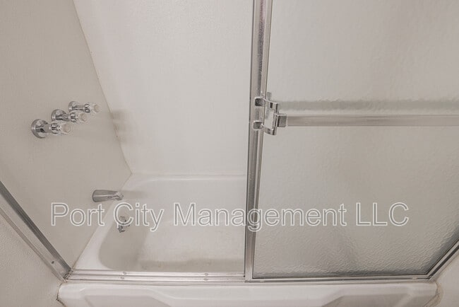 Building Photo - 813 S Belnord Ave