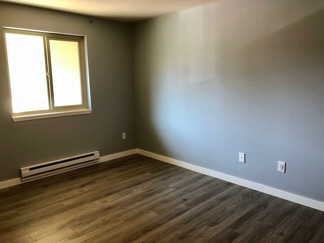 Building Photo - 2 Bedroom 2 Bath Condo Overlooking a Green...