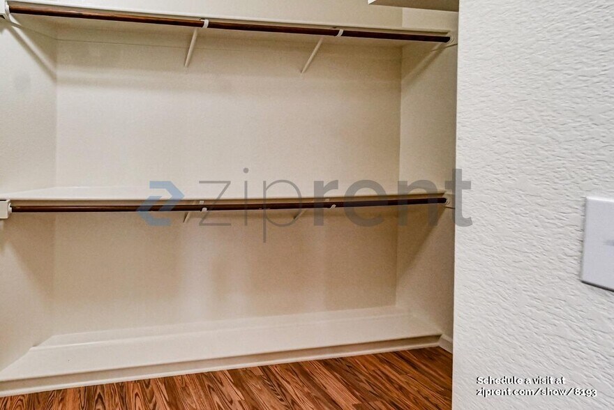 Building Photo - 1833 Rail St