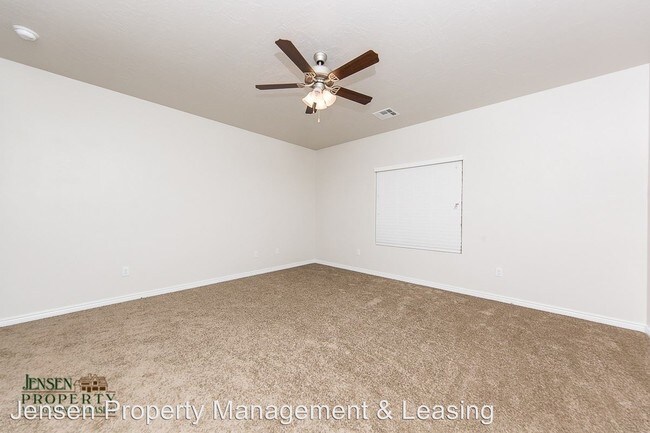 Building Photo - 3276 E Red Cedar Dr