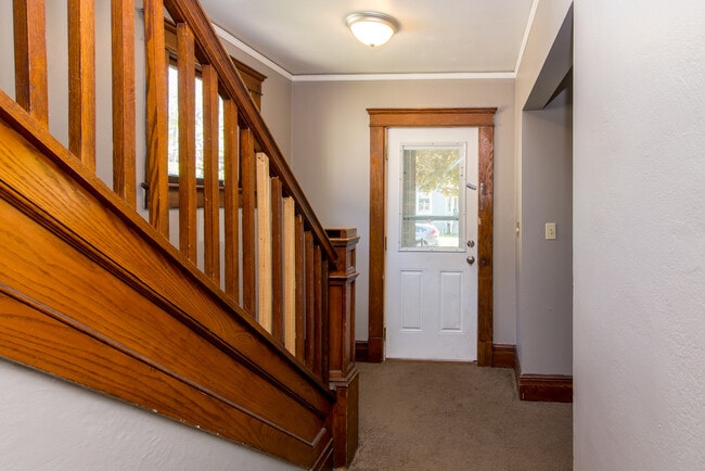 Building Photo - 812 Sybil St