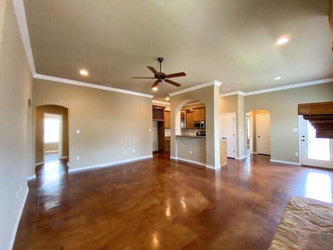 Building Photo - 4 bedroom Single Family Home: Move in Spec...