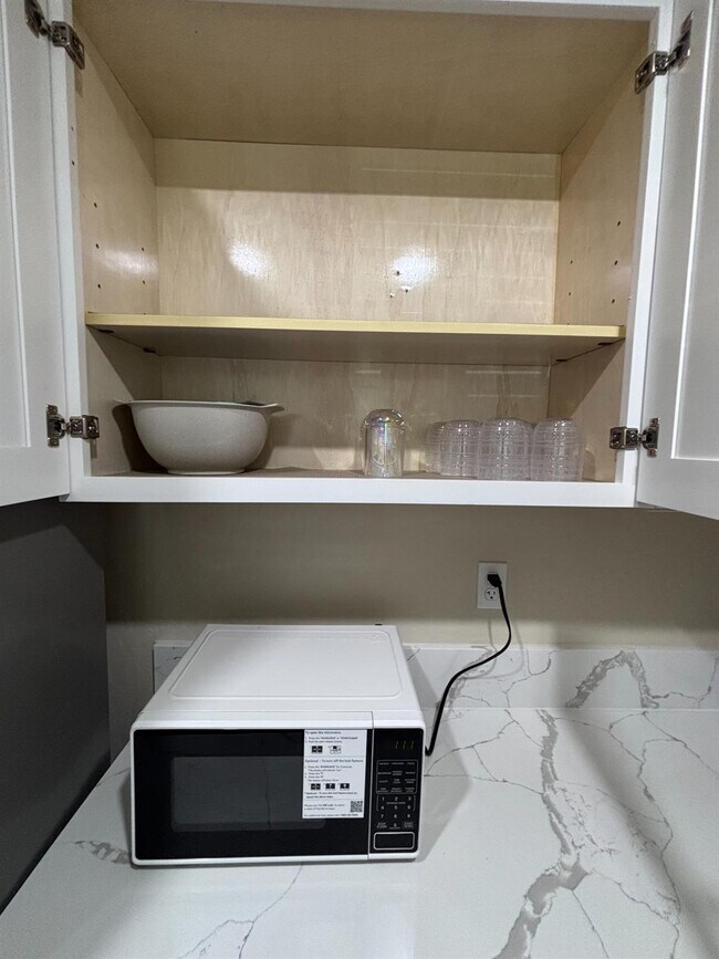 Building Photo - 5931 E Dayton Ave