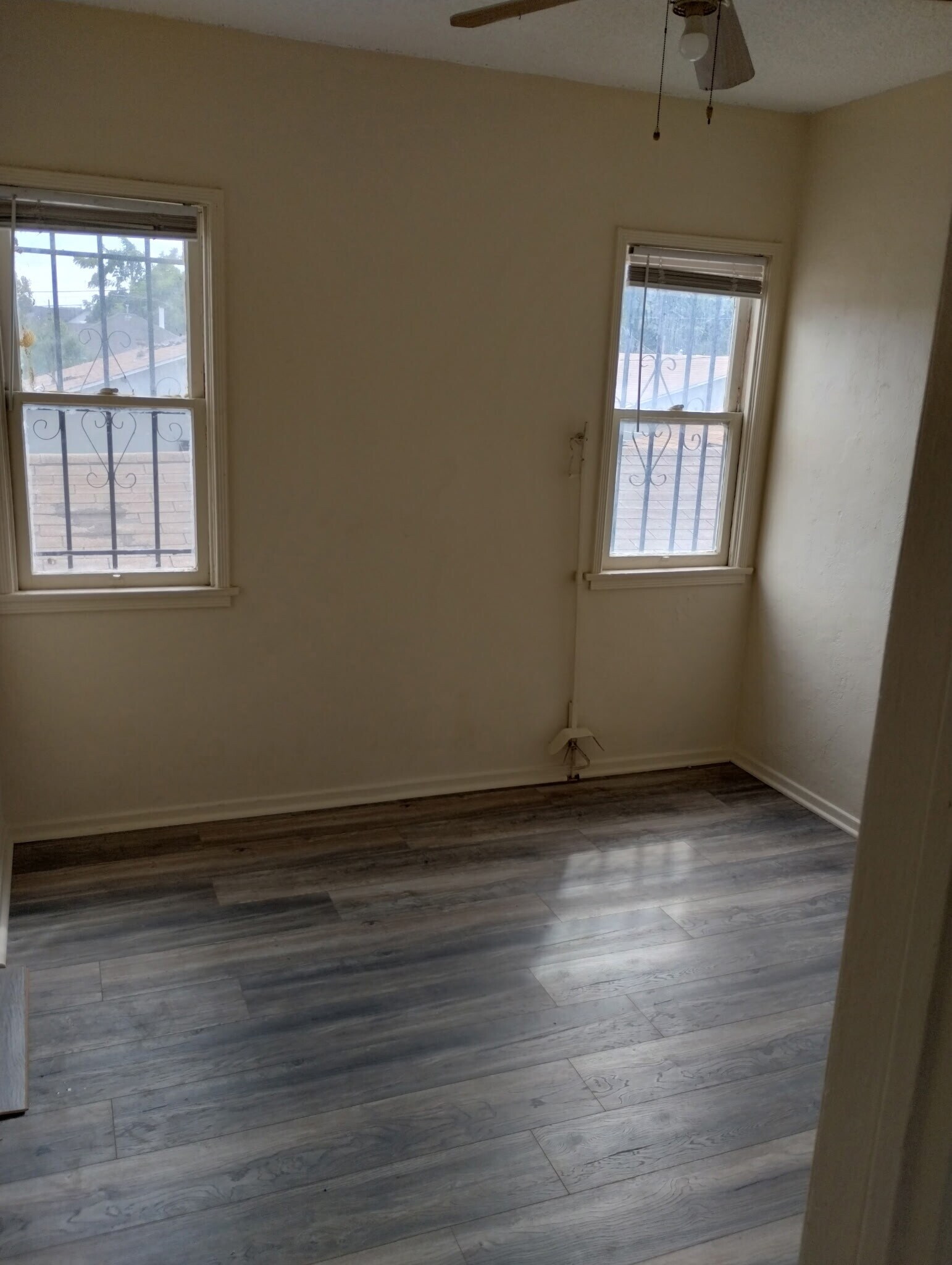 Building Photo - 1040 W 107th St