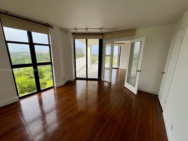 Building Photo - 1000 Quayside Terrace