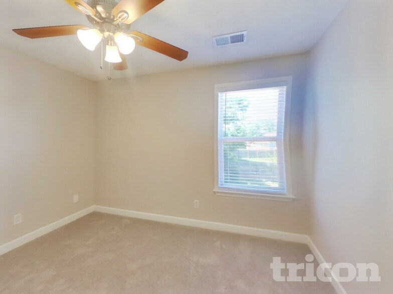 Building Photo - 1528 Beaconcrest Cir