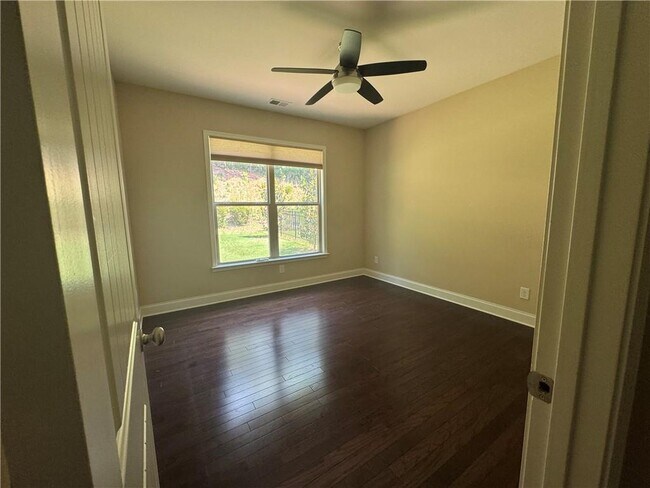Building Photo - 5825 Pennant Ln