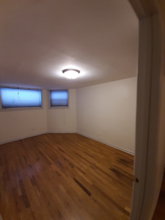 Building Photo - 5118 N Kenmore Ave
