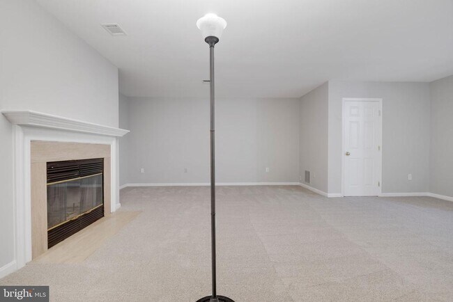 Building Photo - 7267 Olde Lantern Way