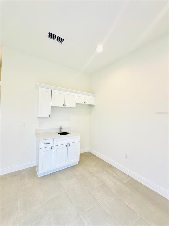 Building Photo - 562 Kilimanjaro Dr