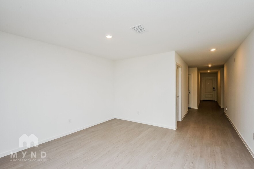 Building Photo - 2724 Mistwood Dr