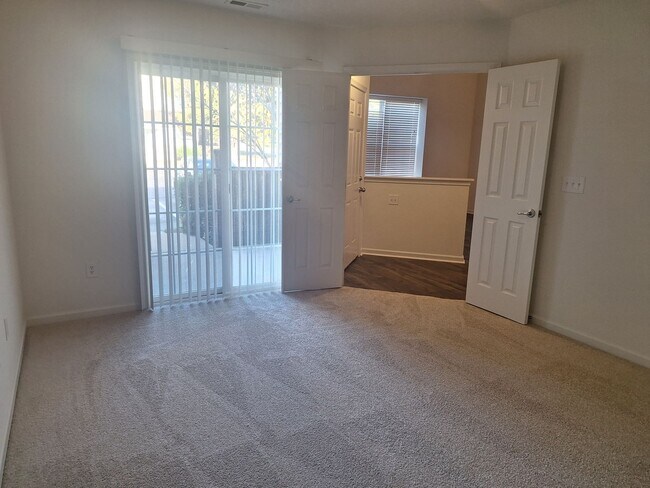 Building Photo - 2 bedroom/ 2 bathroom- Braemar Creek