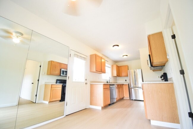 Building Photo - Beautiful 4 Bedroom 2 Bath Home in NE Port...