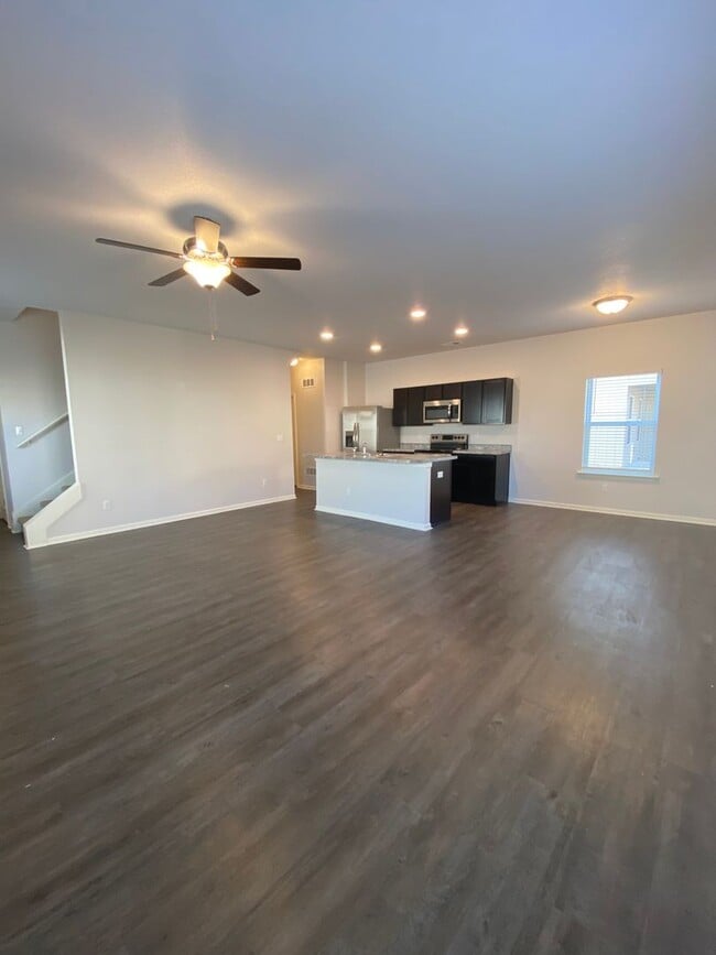Building Photo - *Pre-leasing* Spacious Three Bedroom | Two and a Half Bath Home in Spring Hill