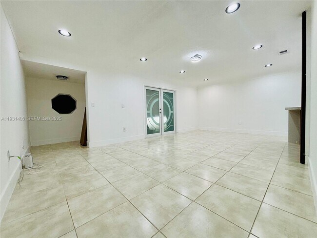 Building Photo - 8561 Claridge Dr