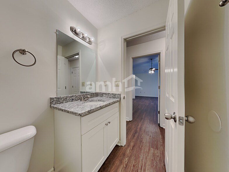 Building Photo - 4343 Shiney Point Cv