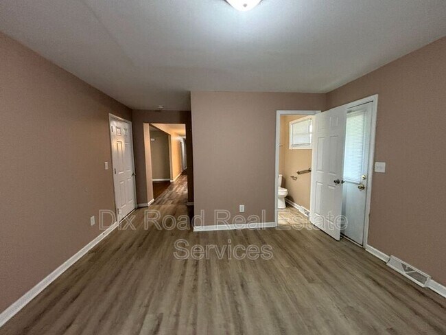 Building Photo - 601 Brelsford Ave