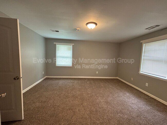 Building Photo - 4268 Glenbrook St