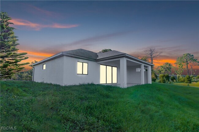 Building Photo - 3340 NE 19th Ave