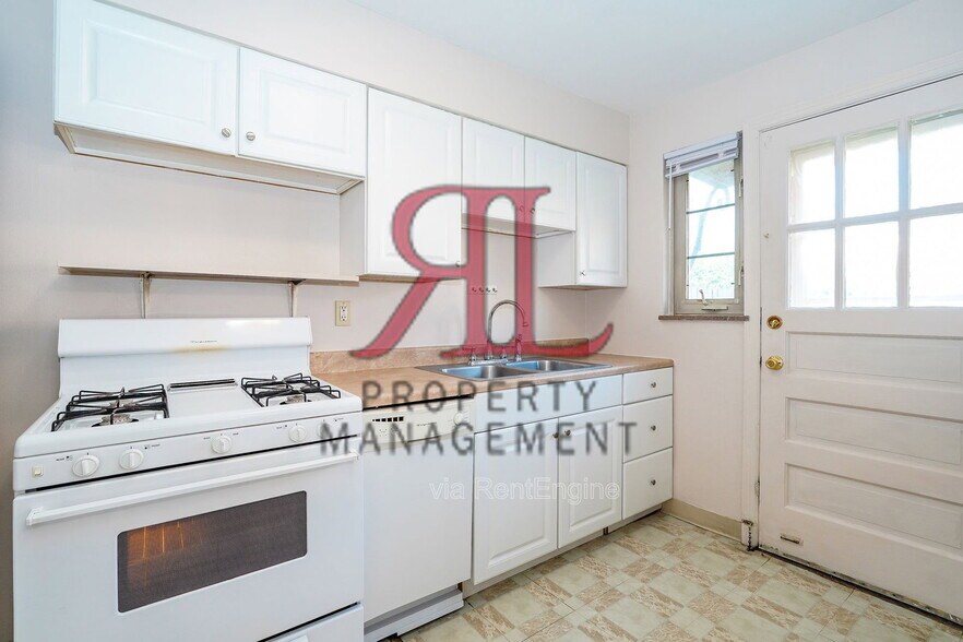 Building Photo - 1799 Kings Ct